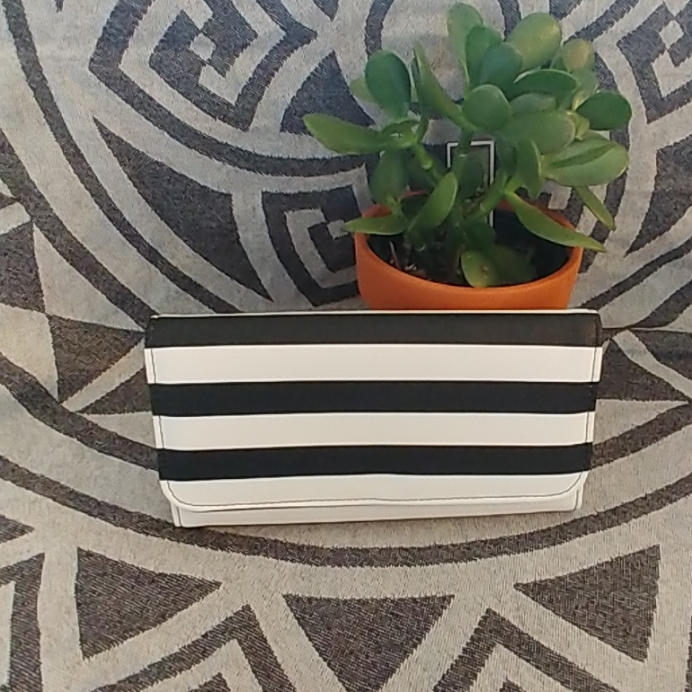 Kut from the kloth wallet